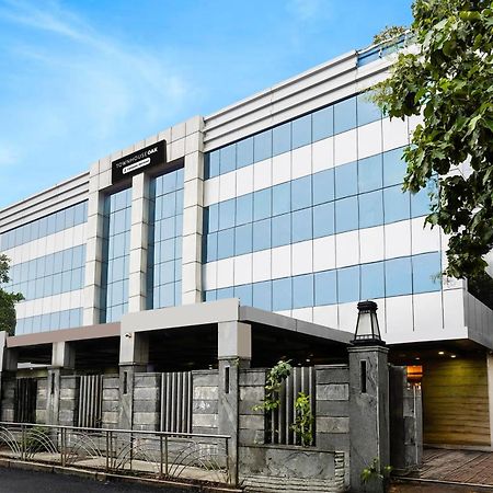 Super Townhouse Oak Alandur Near Chennai Airport Formerly Vijay Park ภายนอก รูปภาพ
