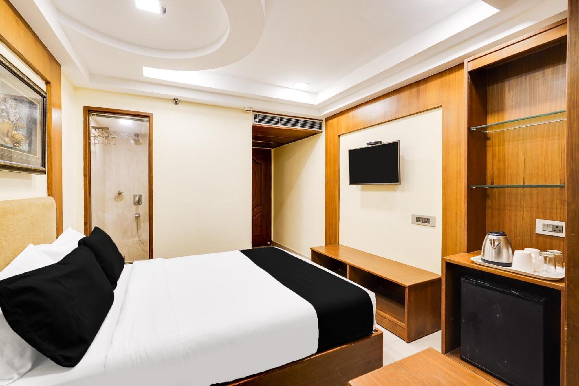 Super Townhouse Oak Alandur Near Chennai Airport Formerly Vijay Park ภายนอก รูปภาพ