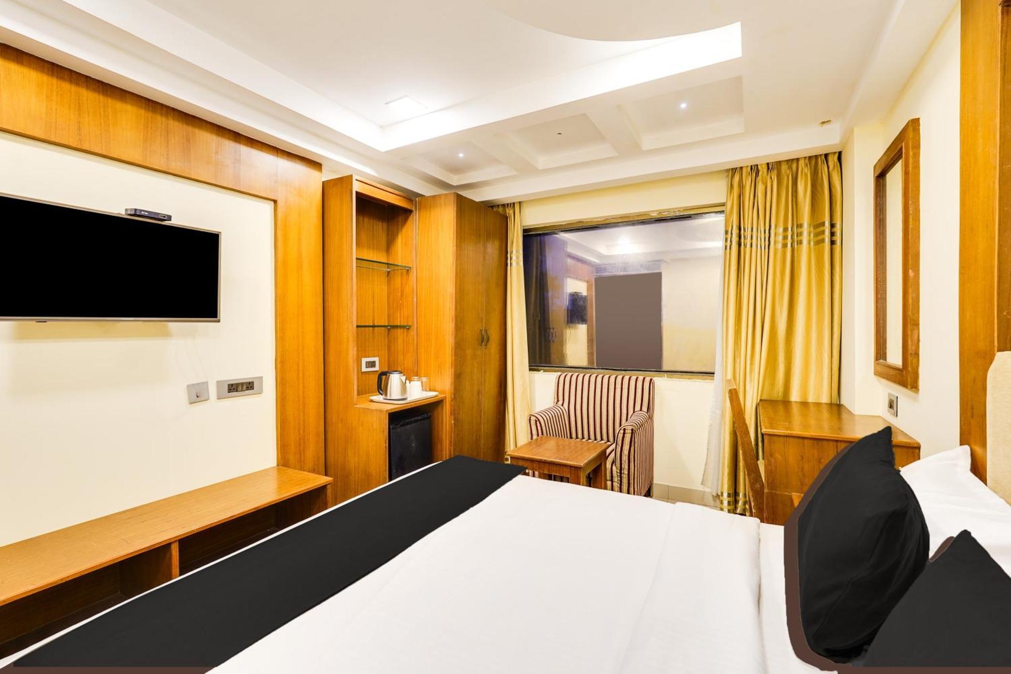 Super Townhouse Oak Alandur Near Chennai Airport Formerly Vijay Park ภายนอก รูปภาพ
