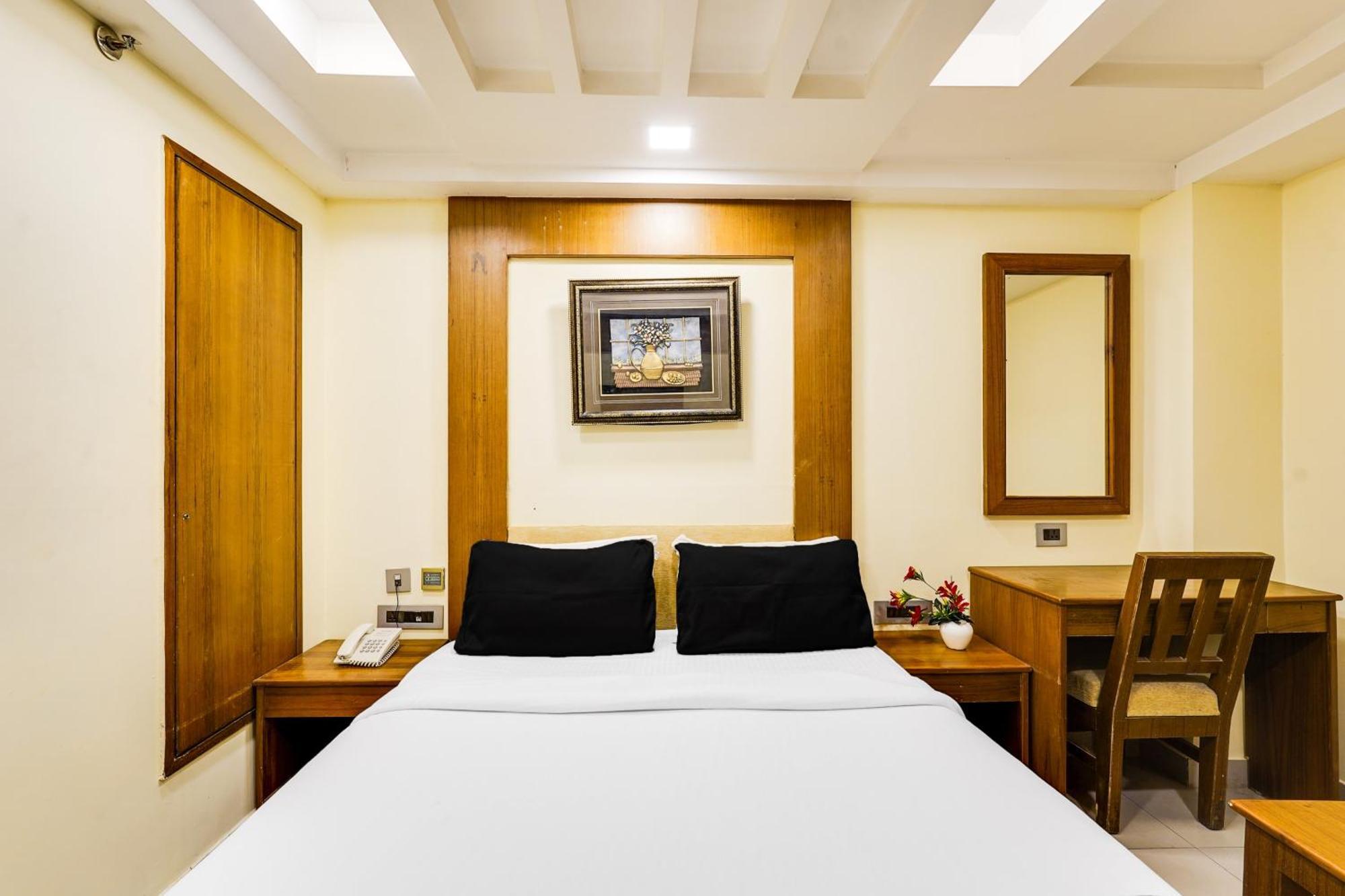 Super Townhouse Oak Alandur Near Chennai Airport Formerly Vijay Park ภายนอก รูปภาพ