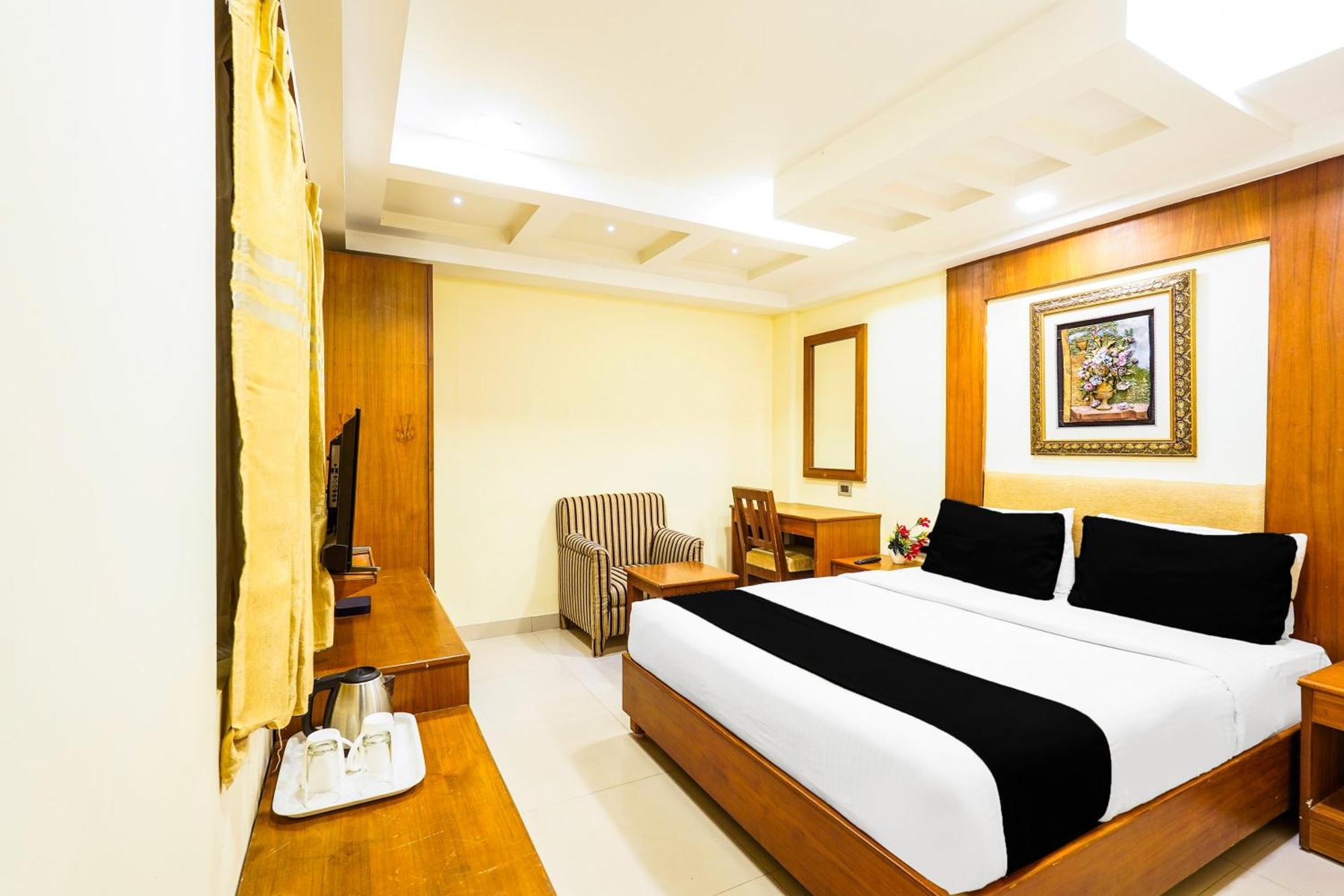Super Townhouse Oak Alandur Near Chennai Airport Formerly Vijay Park ภายนอก รูปภาพ