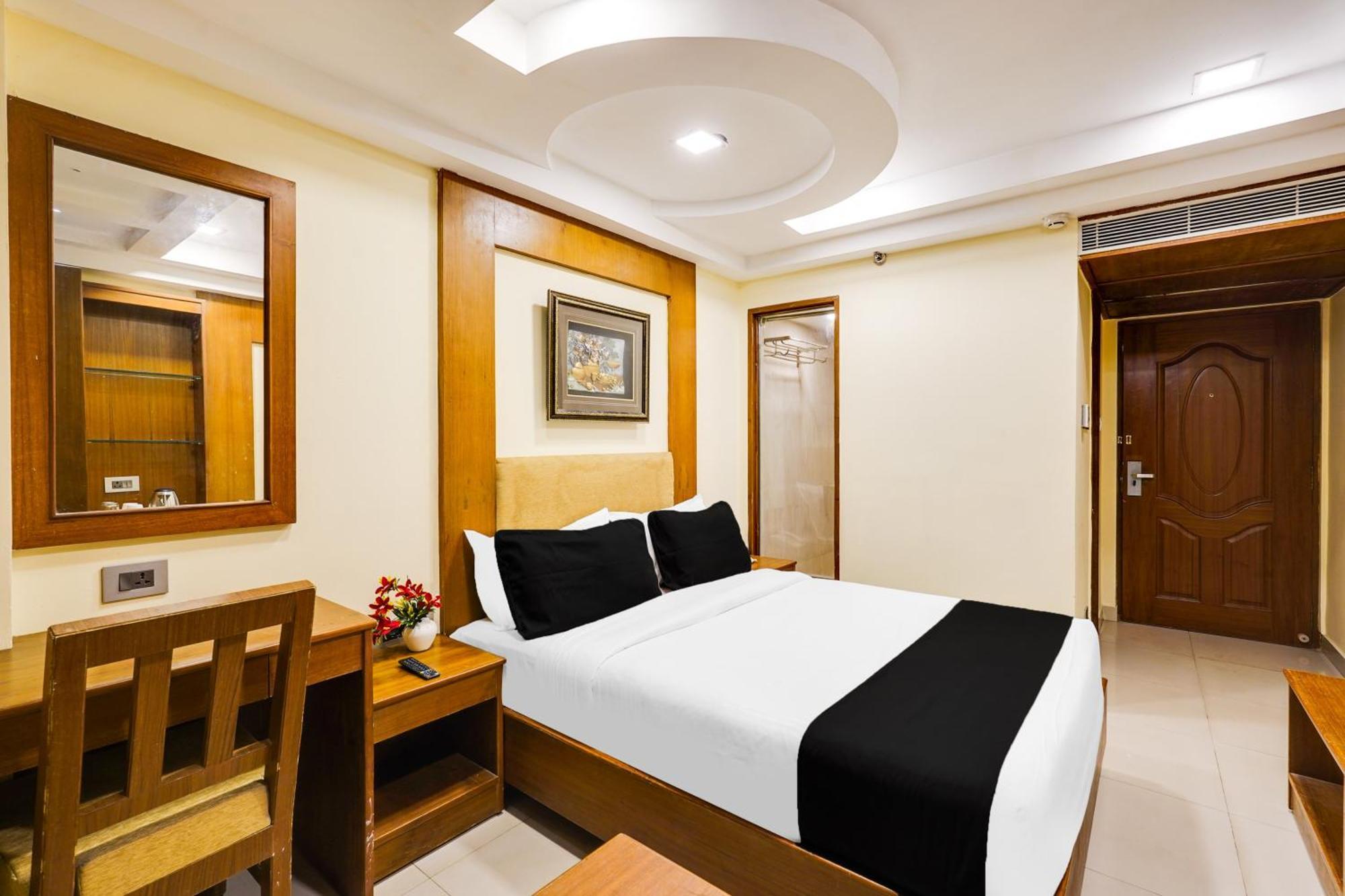 Super Townhouse Oak Alandur Near Chennai Airport Formerly Vijay Park ภายนอก รูปภาพ