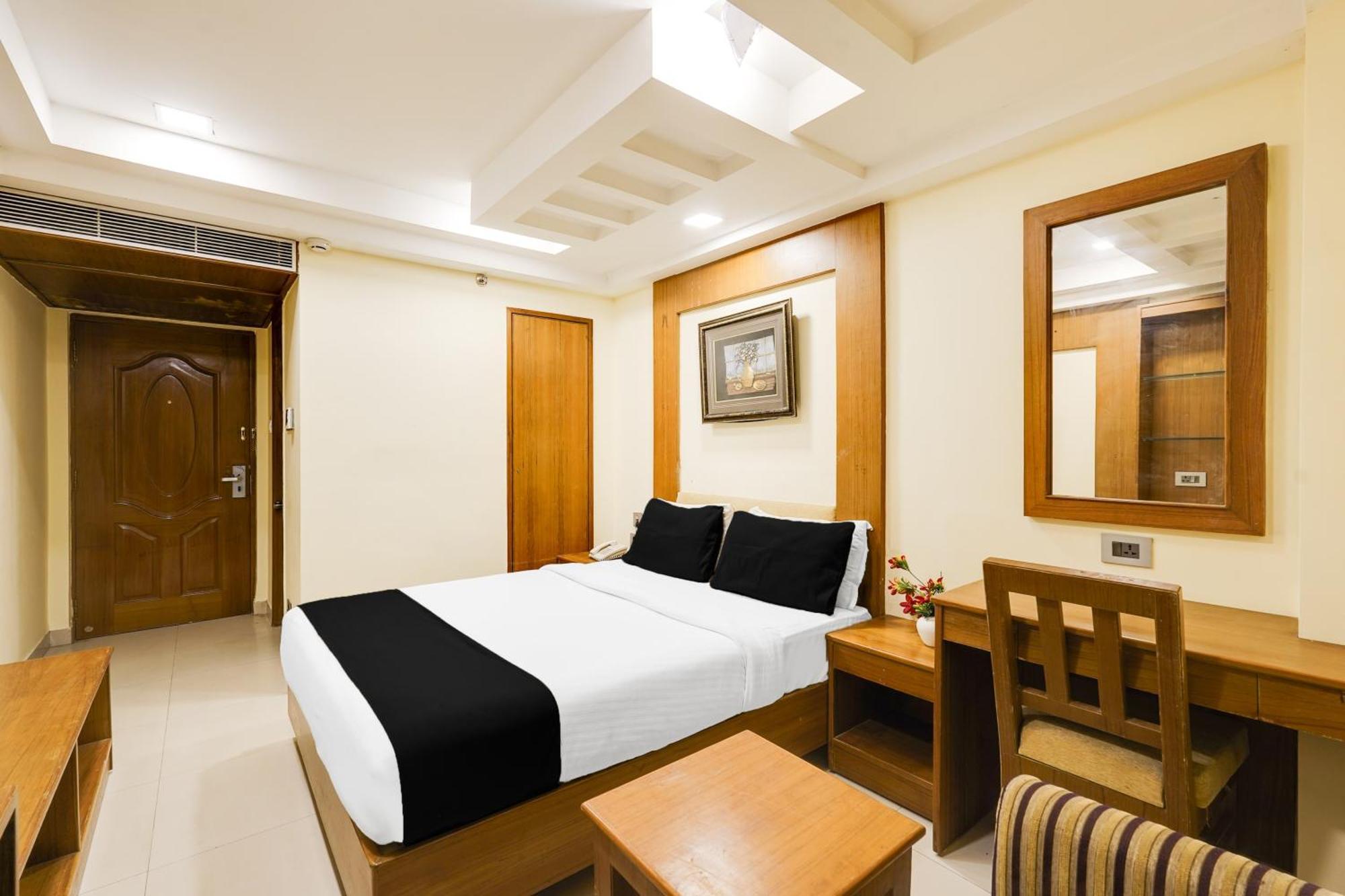 Super Townhouse Oak Alandur Near Chennai Airport Formerly Vijay Park ภายนอก รูปภาพ