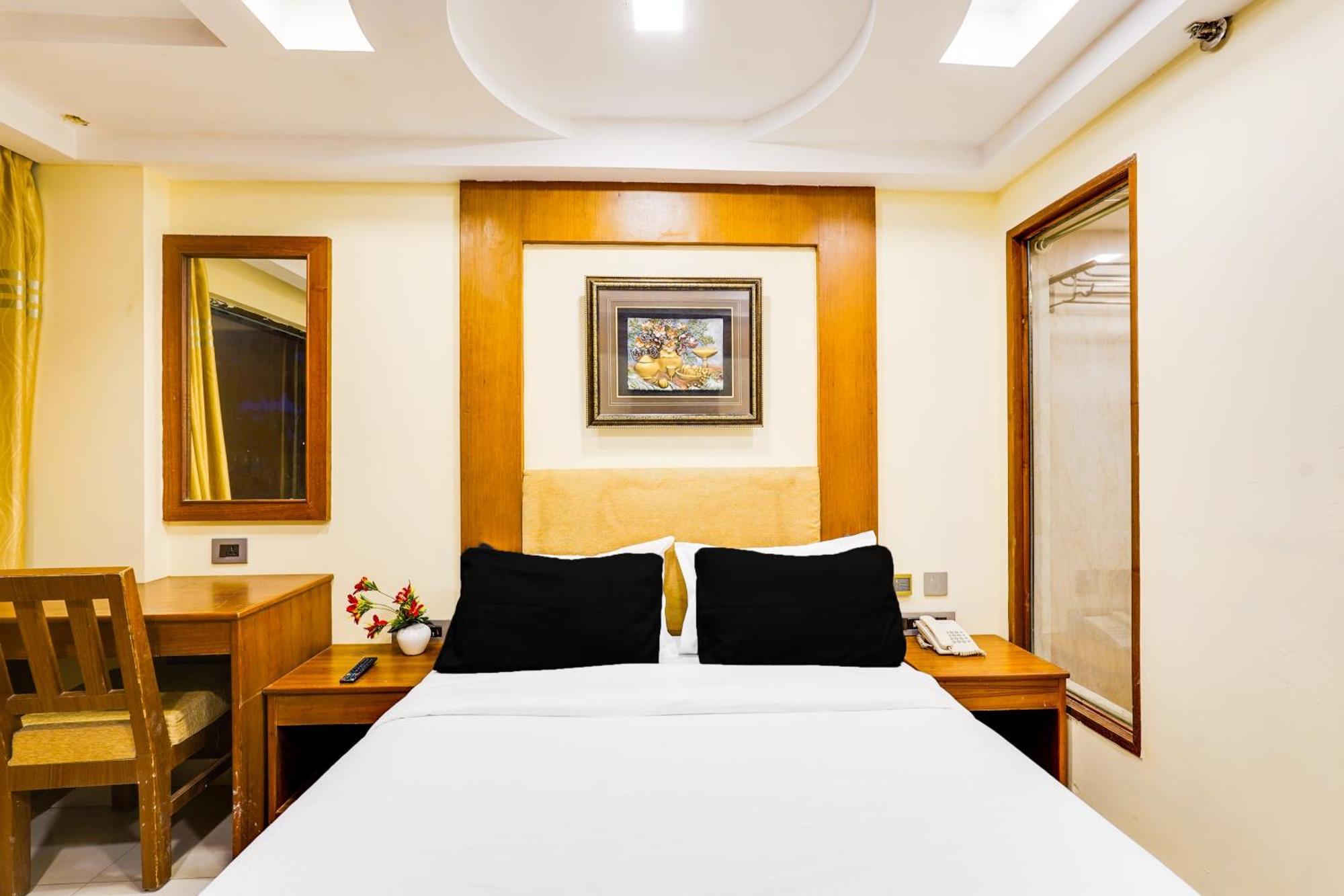 Super Townhouse Oak Alandur Near Chennai Airport Formerly Vijay Park ภายนอก รูปภาพ