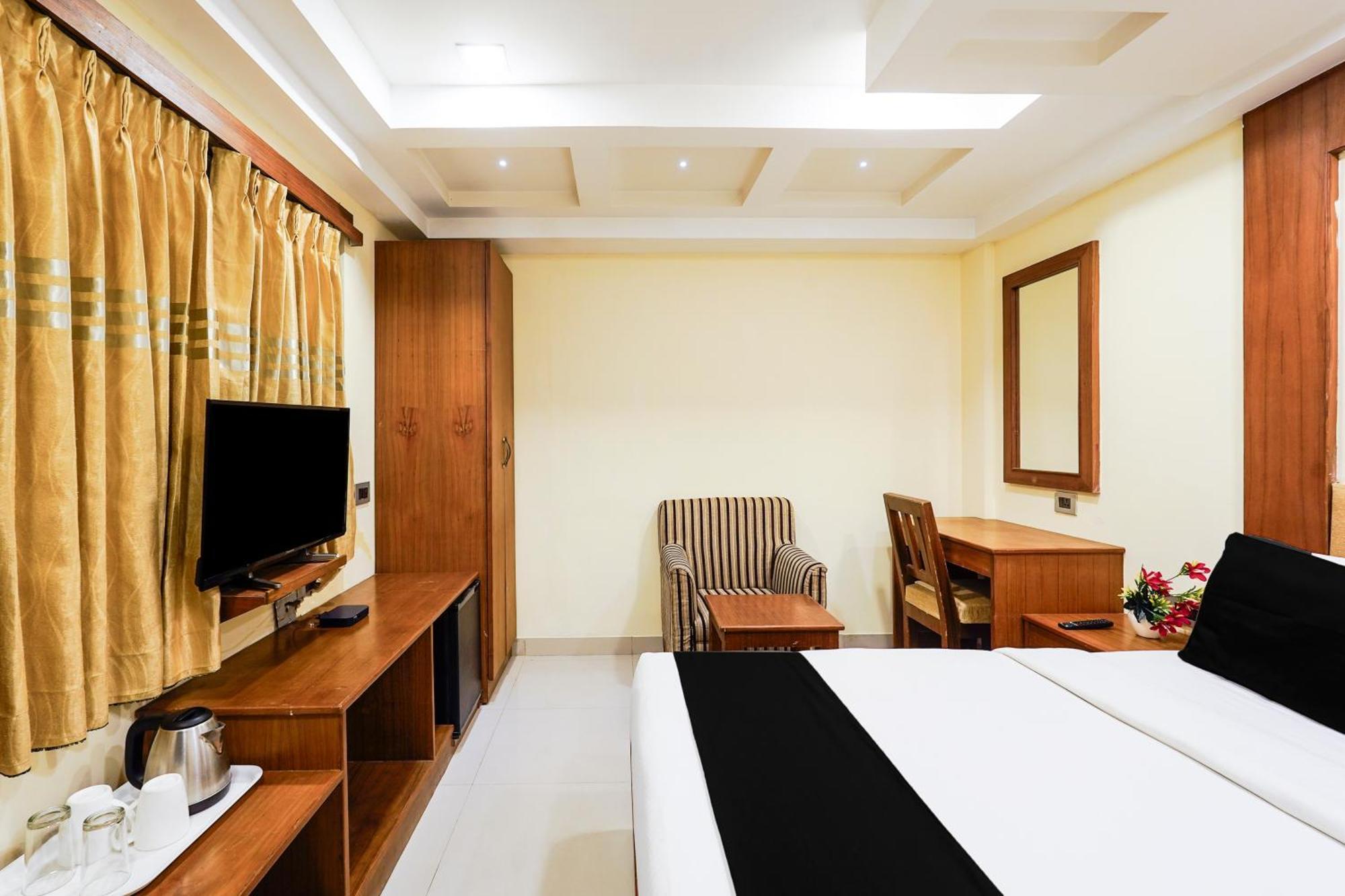 Super Townhouse Oak Alandur Near Chennai Airport Formerly Vijay Park ภายนอก รูปภาพ