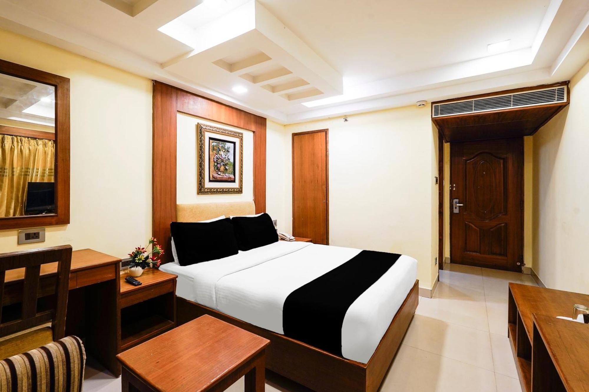 Super Townhouse Oak Alandur Near Chennai Airport Formerly Vijay Park ภายนอก รูปภาพ