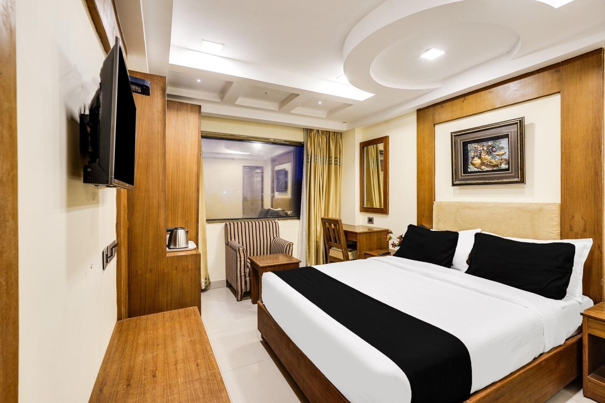 Super Townhouse Oak Alandur Near Chennai Airport Formerly Vijay Park ภายนอก รูปภาพ