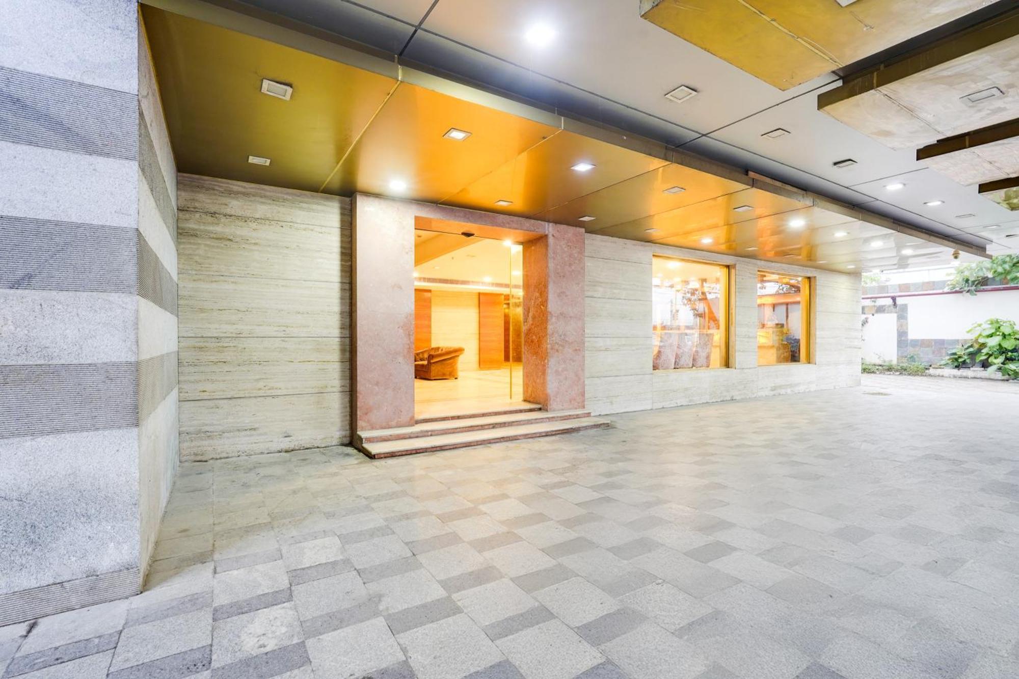 Super Townhouse Oak Alandur Near Chennai Airport Formerly Vijay Park ภายนอก รูปภาพ