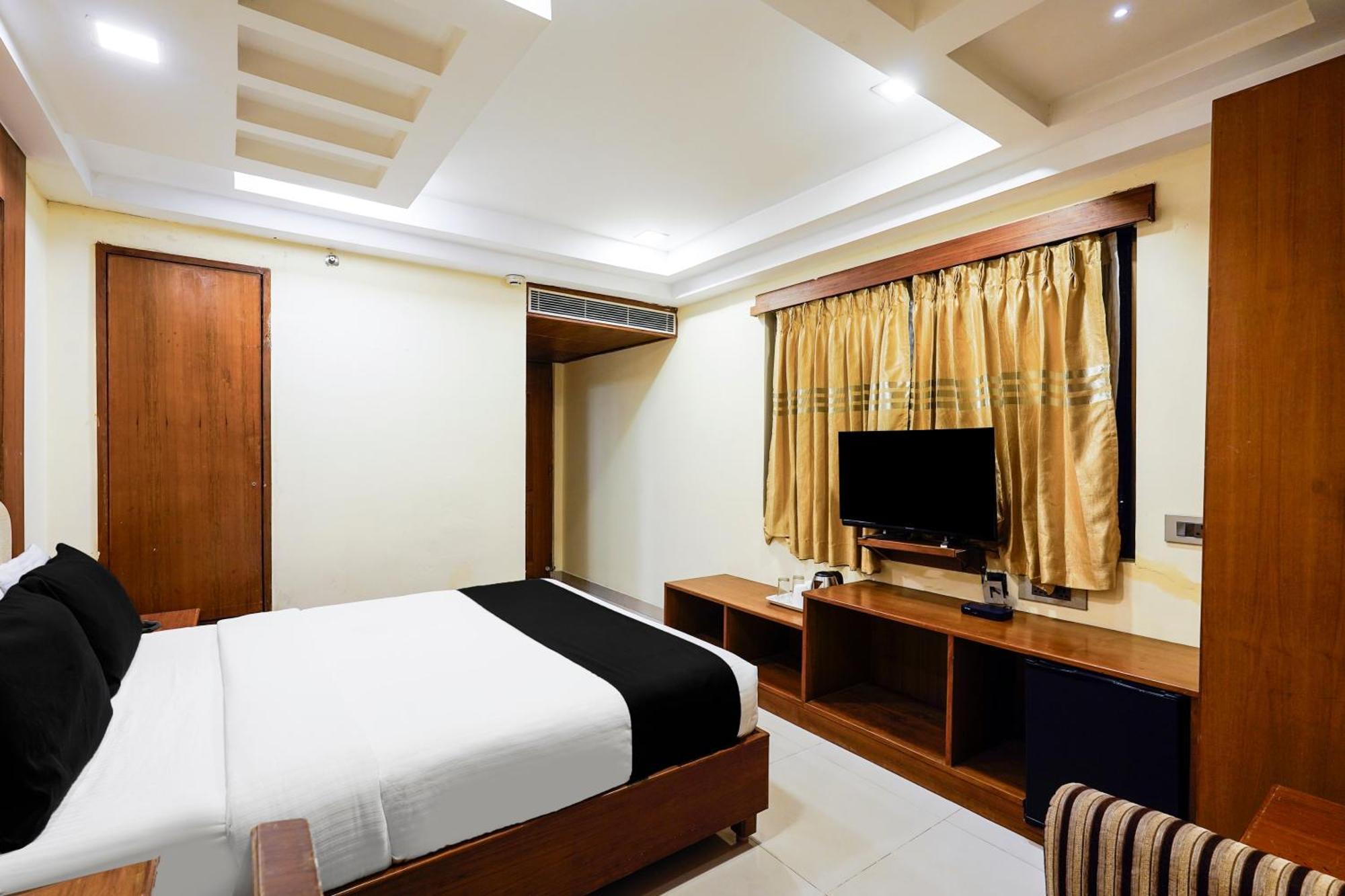 Super Townhouse Oak Alandur Near Chennai Airport Formerly Vijay Park ภายนอก รูปภาพ